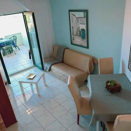 Апартаменты Family-friendly With Swimming Pool Kali, Ugljan - 14116