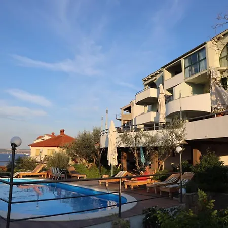 Апартаменты Family-friendly With Swimming Pool Kali, Ugljan - 14116 Кали