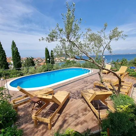 Апартаменты Family-friendly With Swimming Pool Kali, Ugljan - 14116 Кали