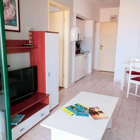 Appartement Family-friendly With Swimming Pool Kali, Ugljan - 14116 Kali