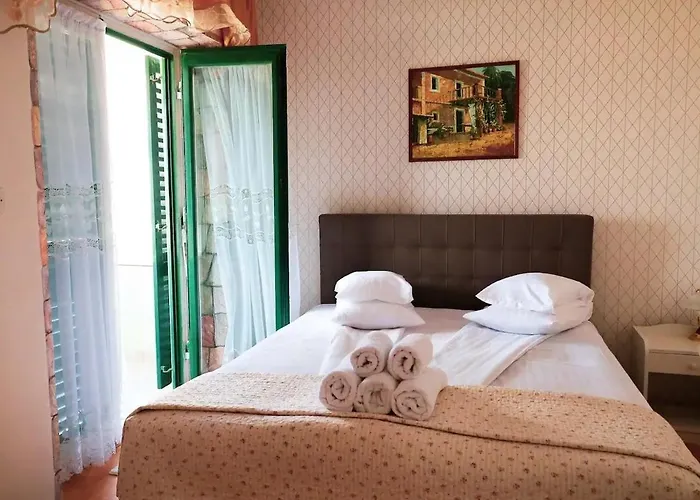 Family-friendly With Swimming Pool Kali, Ugljan - 14116 Apartamento Kali