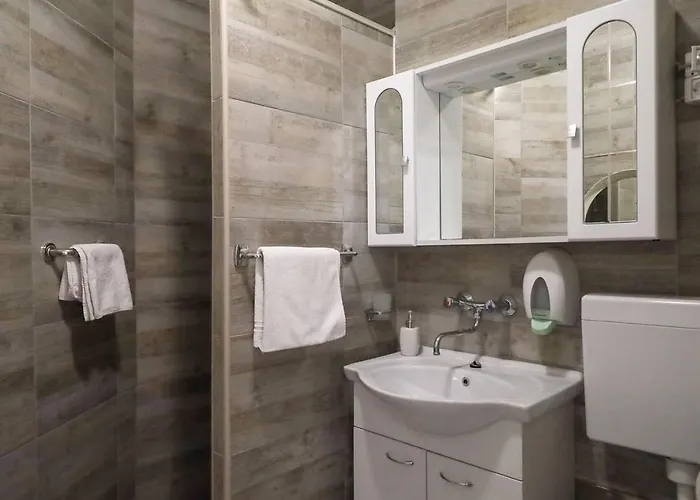 Апартаменты Family-friendly With Swimming Pool Kali, Ugljan - 14116 Кали