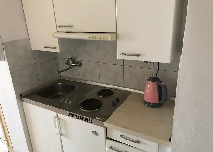 Апартаменты Family-friendly With Swimming Pool Kali, Ugljan - 14116 Кали